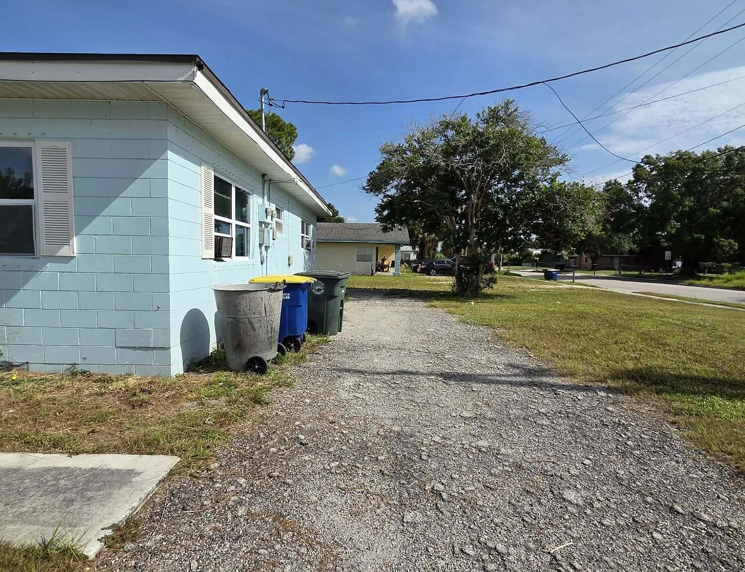 2 bed, 1.0 bath, 1837 sqft, $1,600 — Photo 2