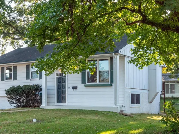 1212 Marchi Dr, Saint Louis, MO 63125