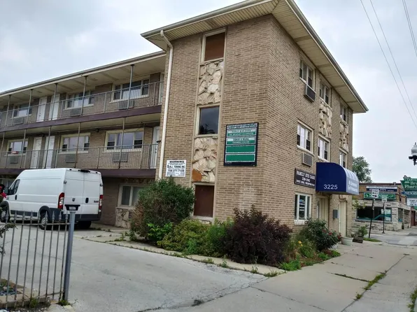 3225 W 111th St APT 103, Chicago, IL 60655