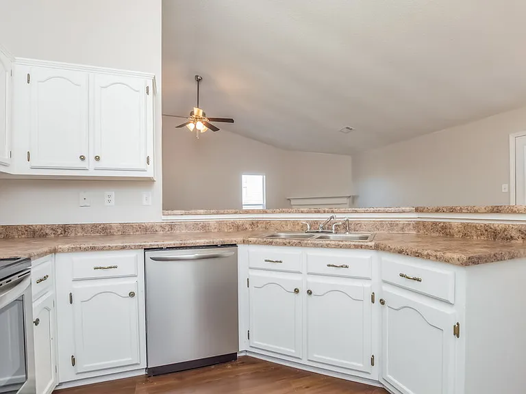 7409 Dunbarton Dr — Photo 6