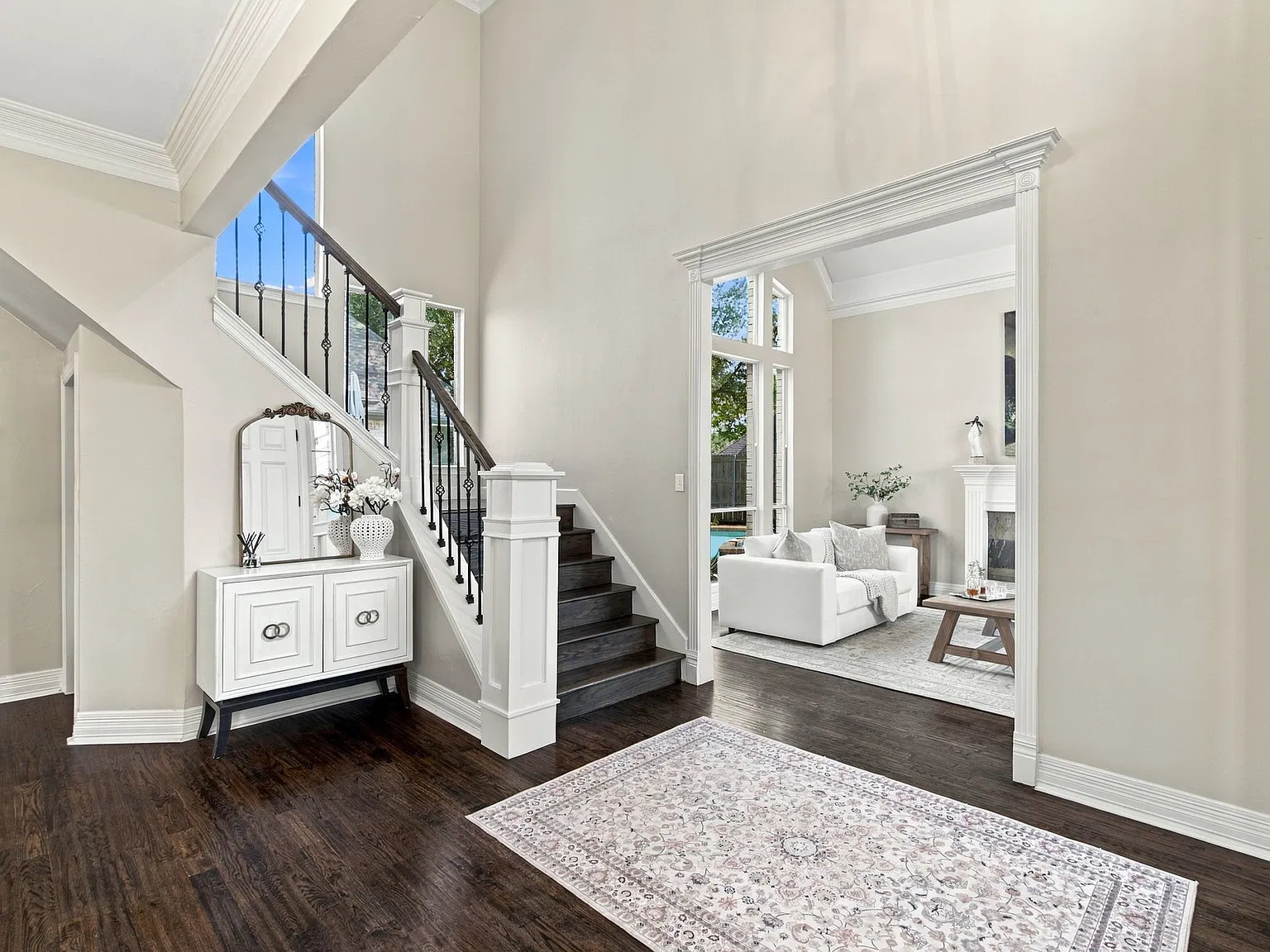 5 bed, 3.5 bath, 4073 sqft, $7,600 — Photo 4