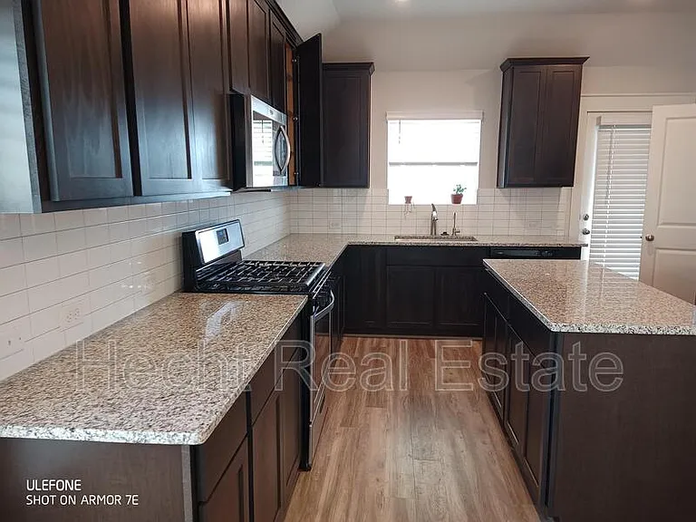 3943 Legend Mdws — Photo 14