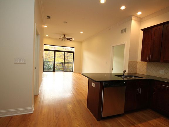 3rd image of 4651 N Greenview Ave APT 211