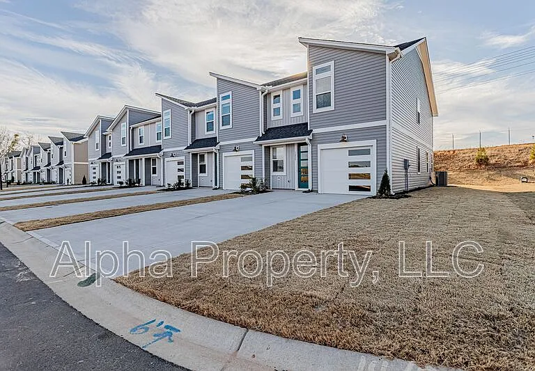 1455 Darrowby Way — Photo 2