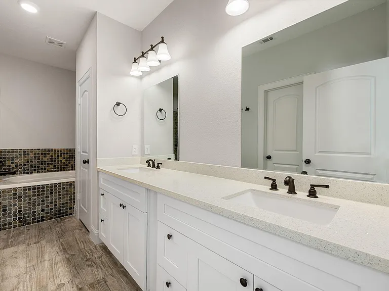 5401 Zephyr Ln — Photo 12