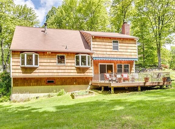 4th image of 61 Astor Dr