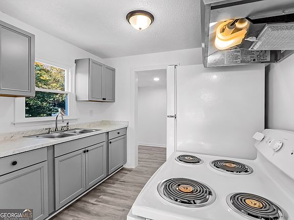 5th image of 803 Crestwood Ter