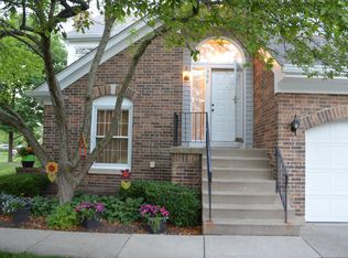 360 Satinwood Ct N, Buffalo Grove, IL 60089