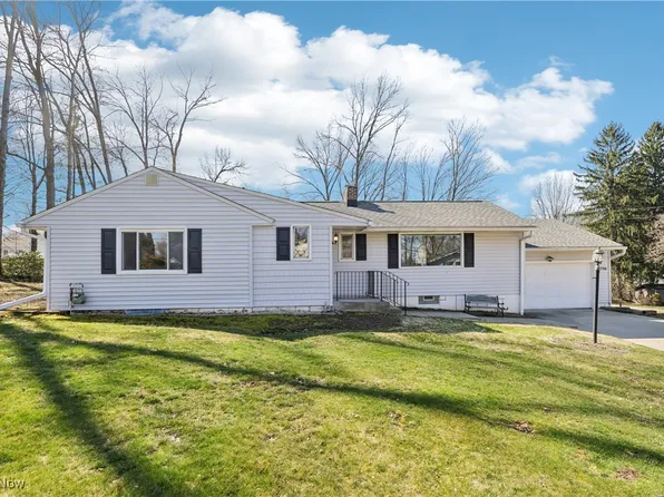 2796 Erie Dr, Akron, OH 44333