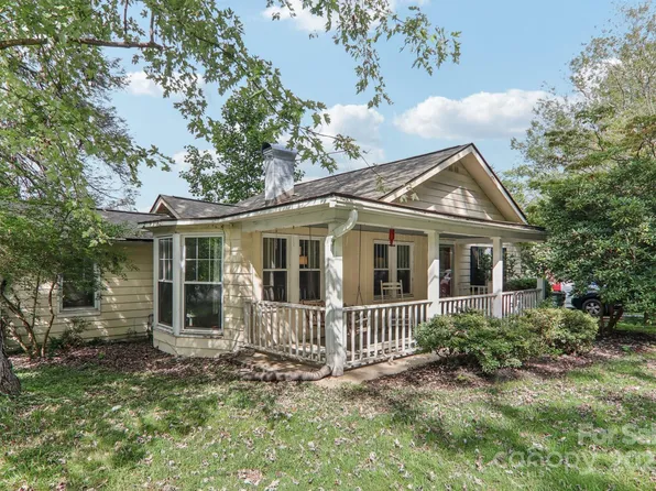 914 White Pine Dr, Laurel Park, NC 28739