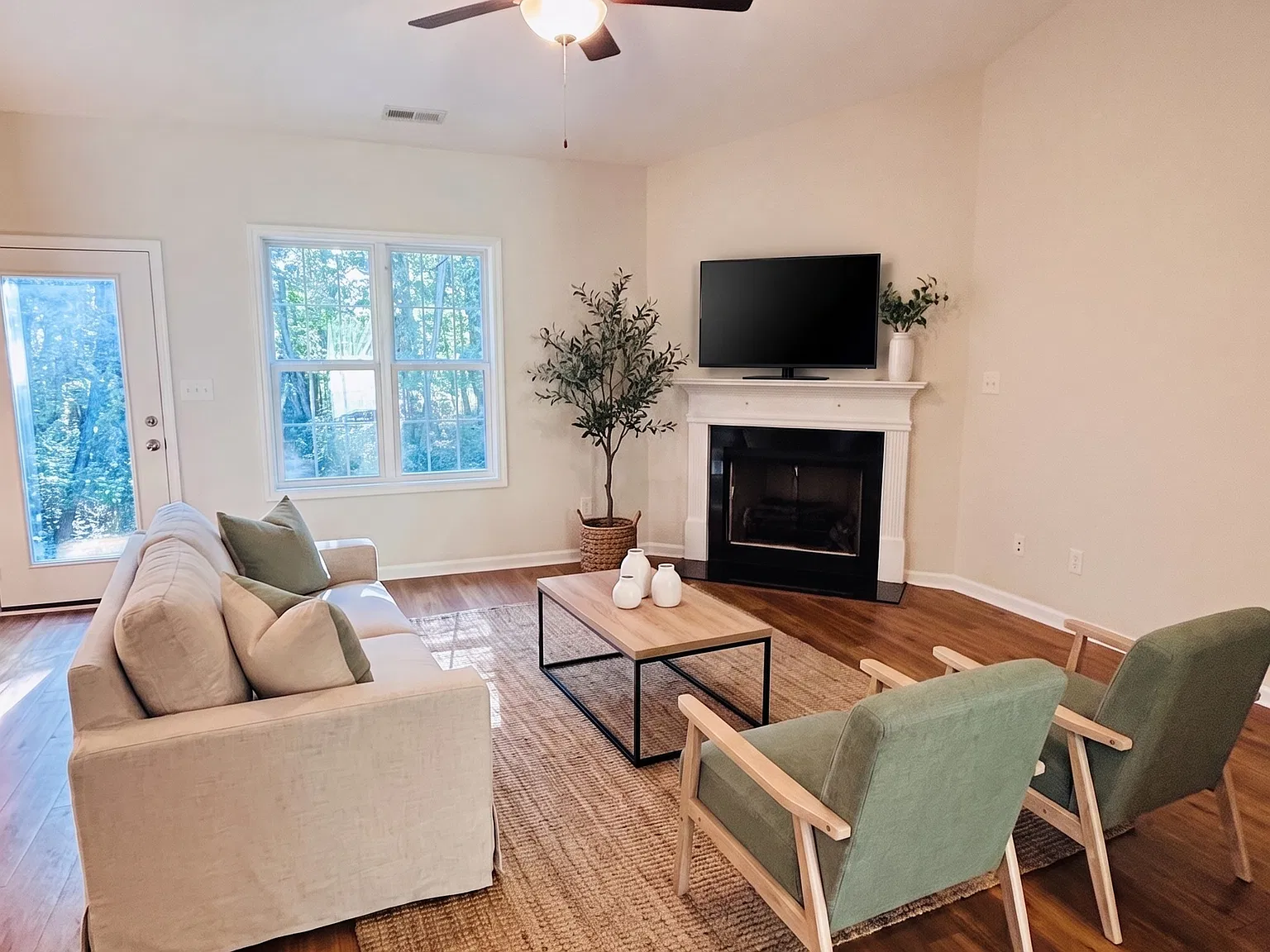 3 bed, 1500 sqft, $1,950 — Photo 2