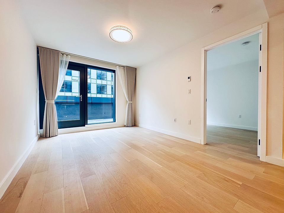 Livingroom with Balcony