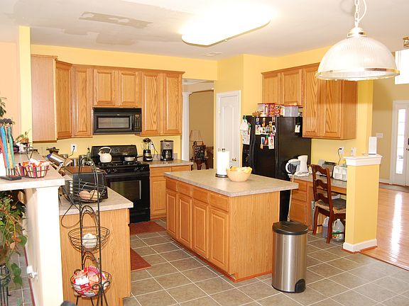 2nd image of 4004 Fox Gate Ln