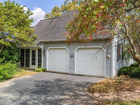 2nd image of 368 Hollytree Ct