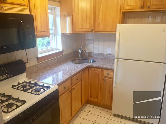 4th image of 1421 27th Ave #2