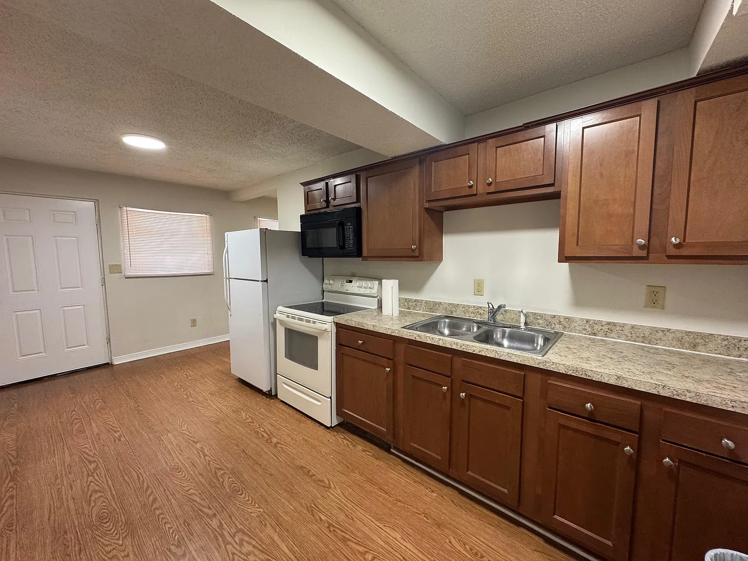 2 bed, 1000 sqft, $800 — Photo 4