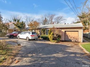 1564 Meadowbrook Rd, Merrick, NY 11566