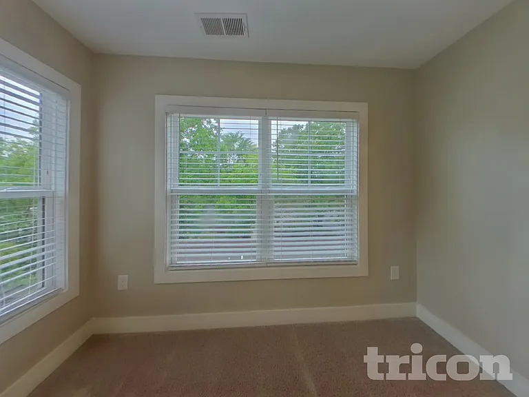 3047 Ridge Ave — Photo 12