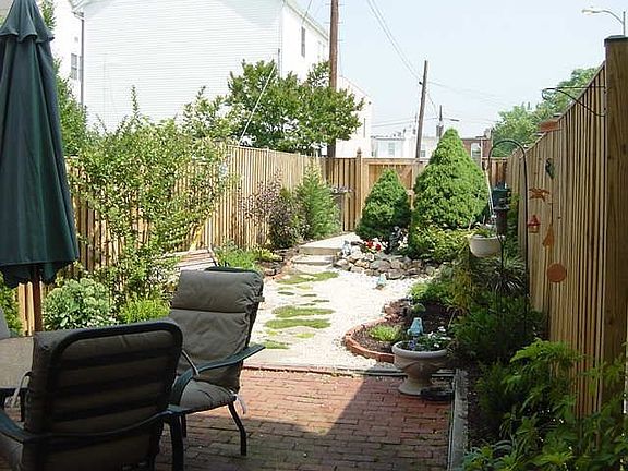 rear Garden w/parking