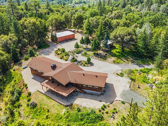 3rd image of 24717 Rodeo Flat Rd