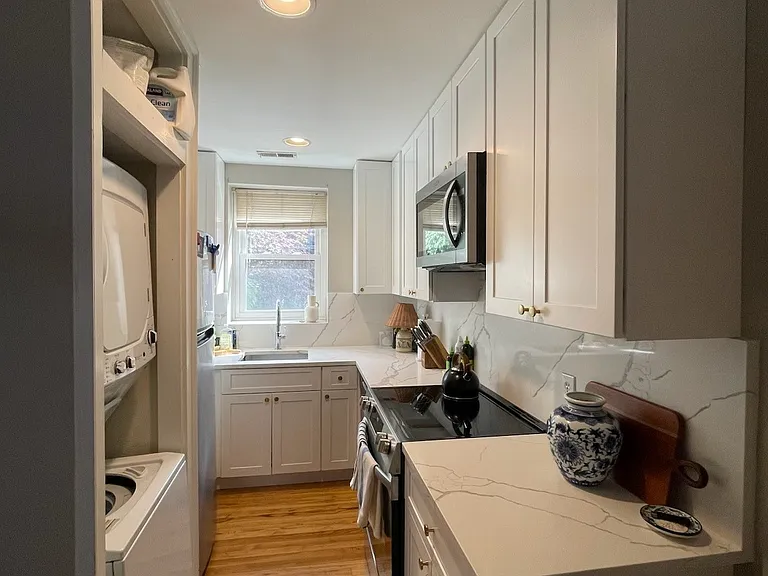 275 Main St #2 — Photo 5