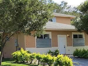 1st image of 905 SW 8th Pl