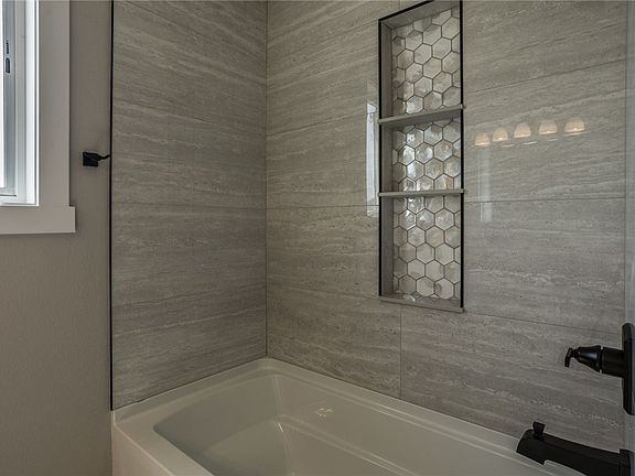 5th image of 5015 152nd St