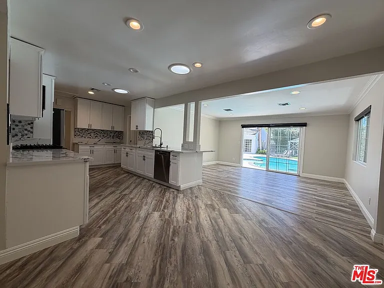 4747 Cartwright Ave — Photo 21