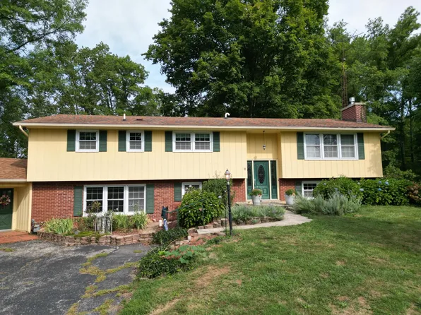 905 E Beech St, Osgood, IN 47037