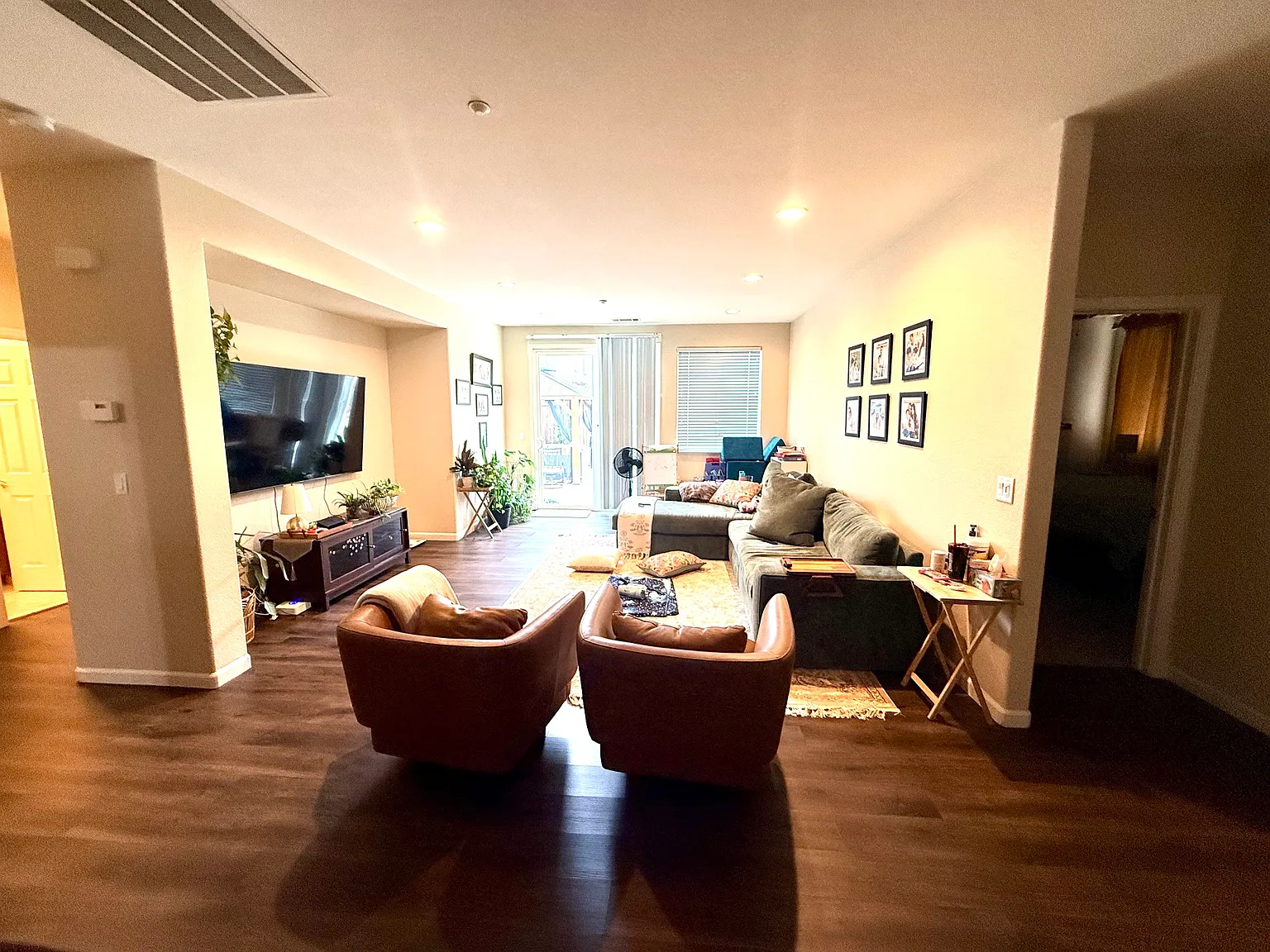 3 bed, 1974 sqft, $3,500 — Photo 2
