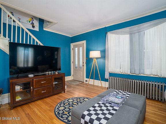 4th image of 136 W Circular St