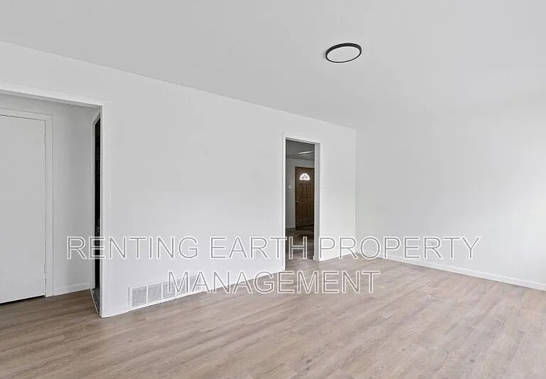 9835 Winkler Dr — Photo 5