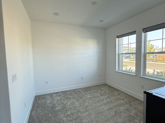 5th image of 2750 Tacoma Dr
