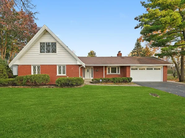 7925 William Dr, Willowbrook, IL 60527