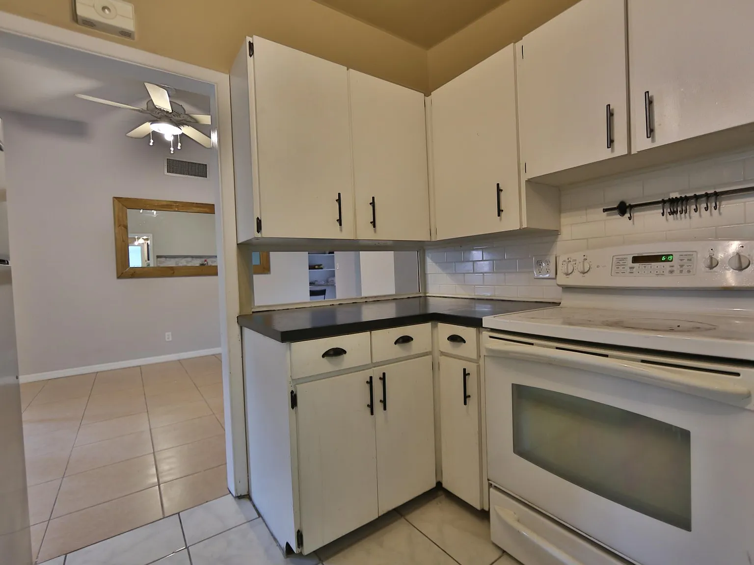 2 bed, 1328 sqft, $1,800 — Photo 4