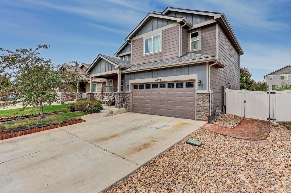 1832 Ruddlesway Dr