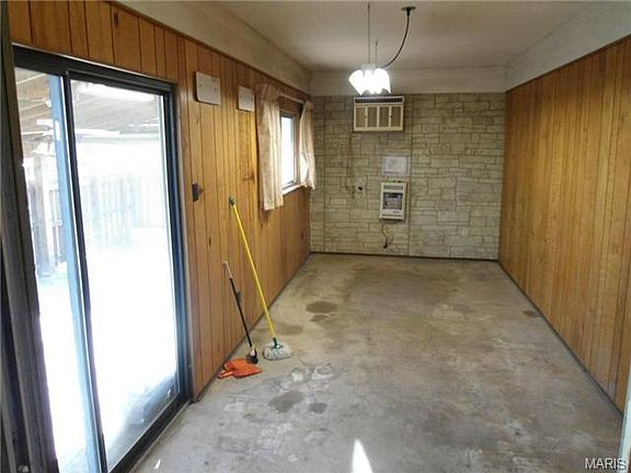 3rd image of 6000 Holyoke Dr
