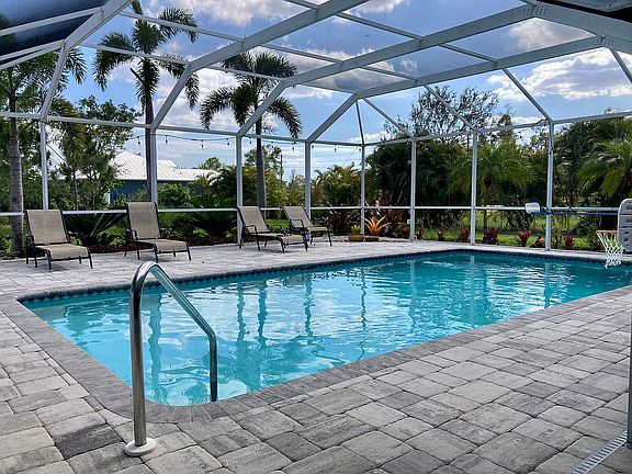 Large Pool Extra Seating