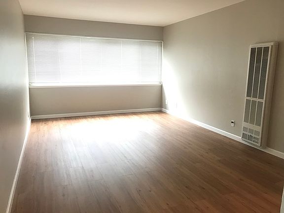 5th image of 2121 Whitman Way APT 5