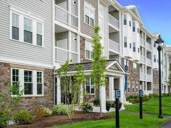 260 Martins Lndg #306, North Reading, MA 01864