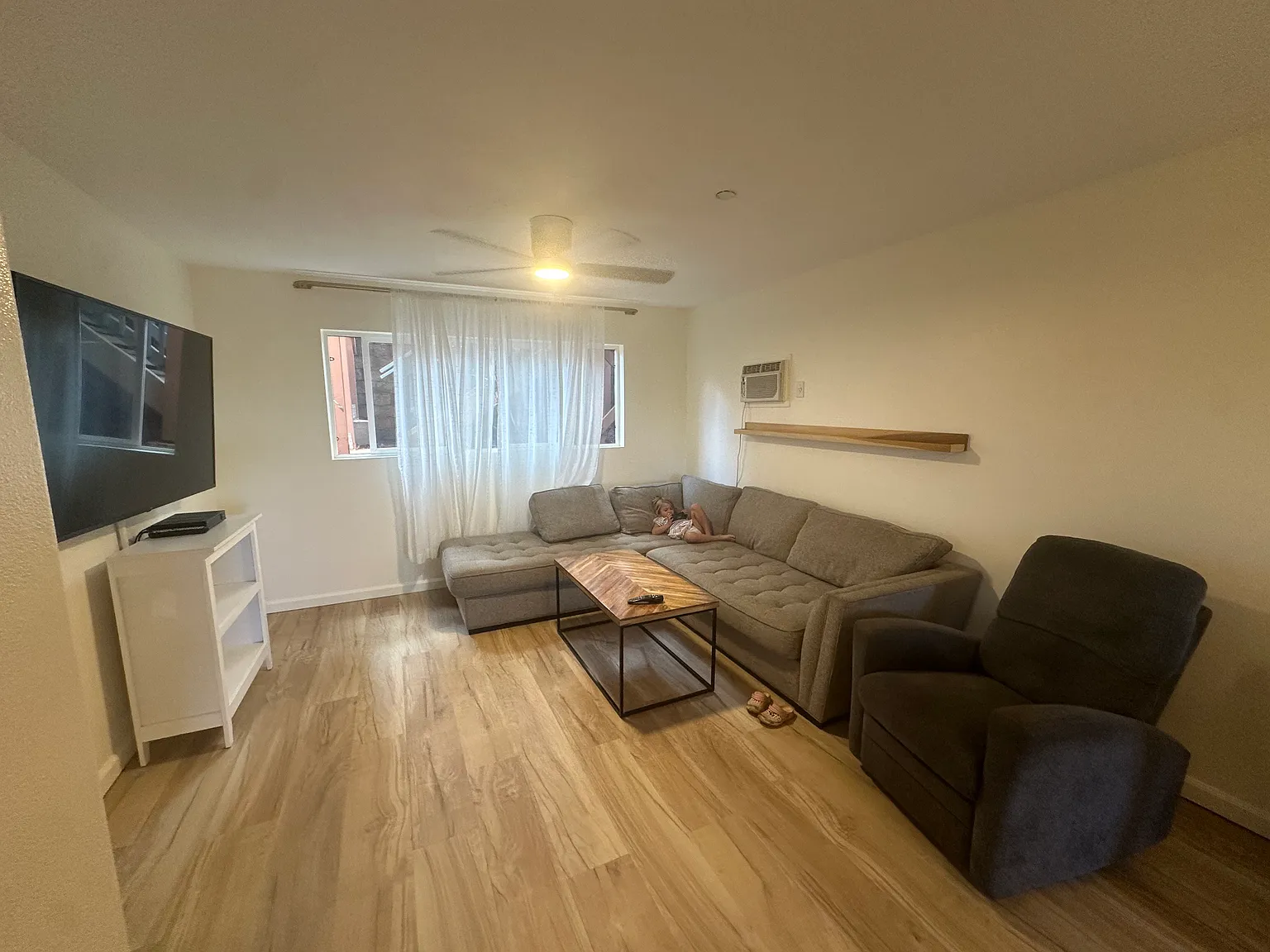 2 bed, 800 sqft, $3,300 — Photo 4