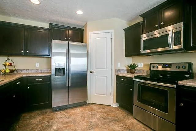 908 Azeri Ave — Photo 6