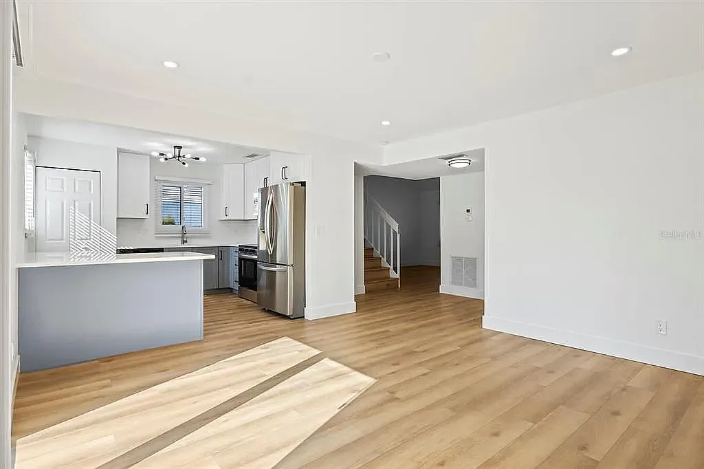 2 bed, 2.5 bath, $1,600 — Photo 4