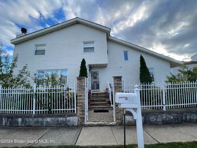 70 Manchester Dr, Staten Island, NY, 10312