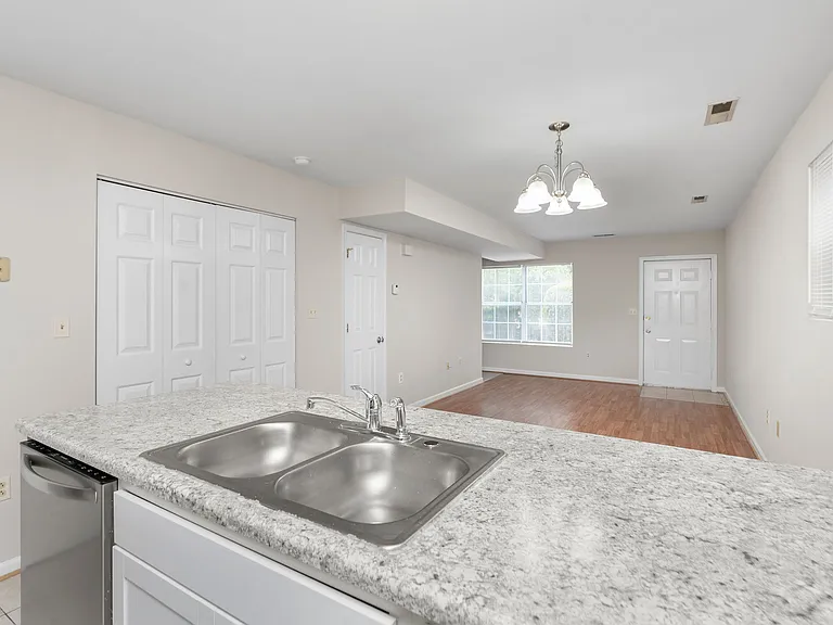705 Ivy St #1 — Photo 2
