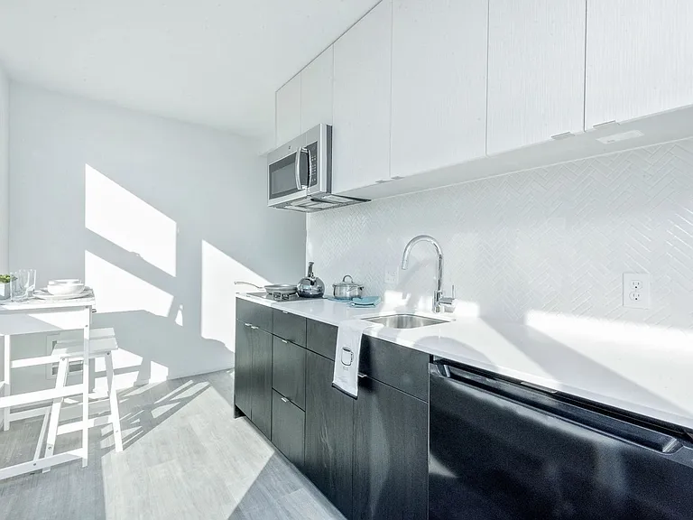 722 E Pike St — Photo 37