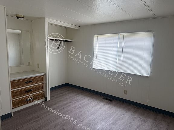 4th image of 2918 NE Riverside Ave Space C