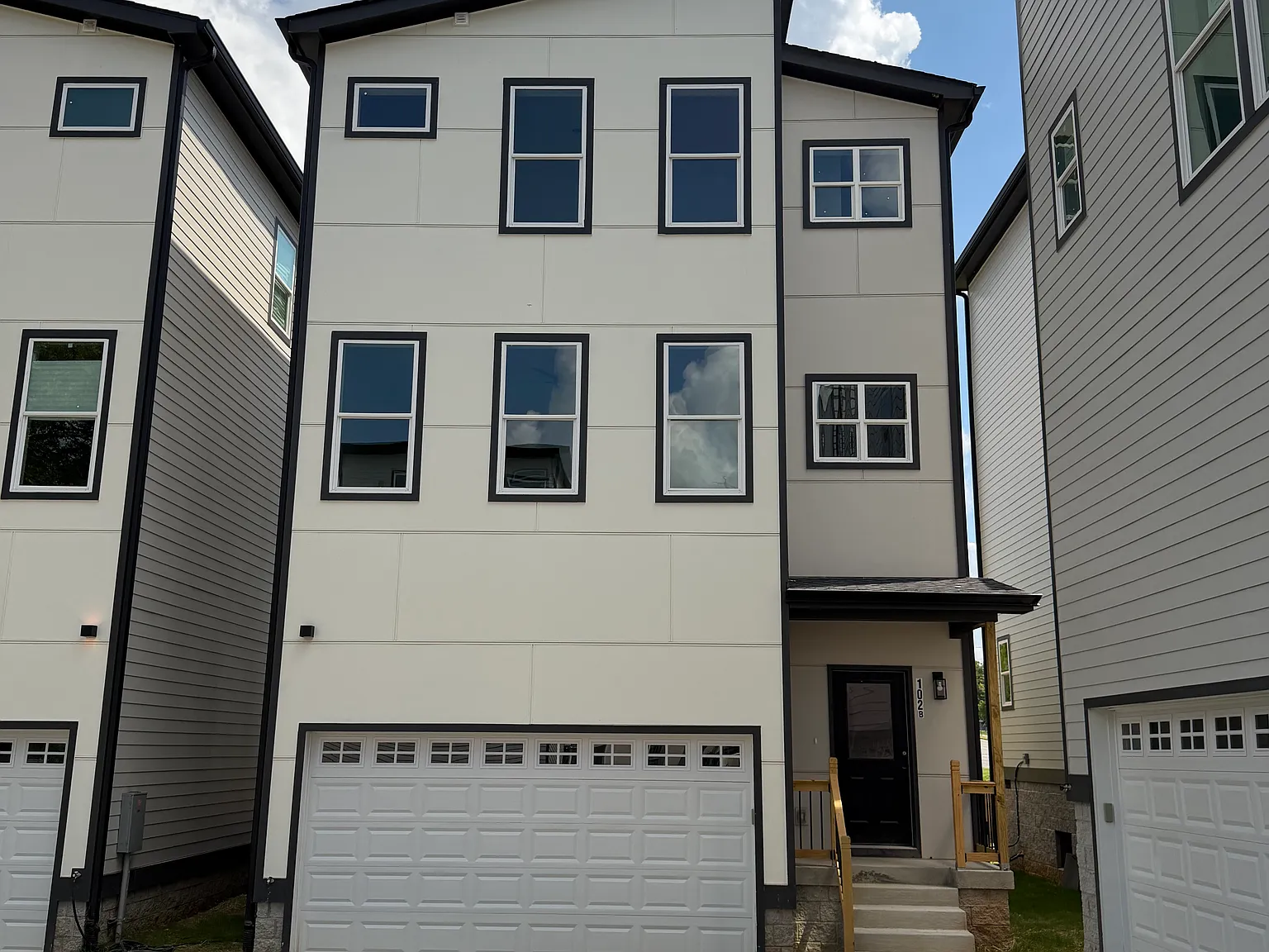 4 bed, 2425 sqft, $2,875 — Photo 1