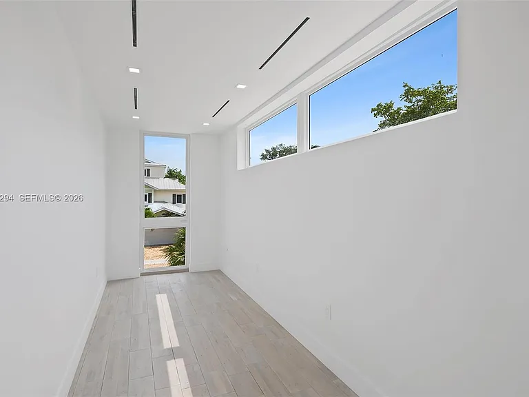 1615 NE 3rd Ct — Photo 34