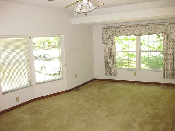 2nd image of 1814 Grand Ln